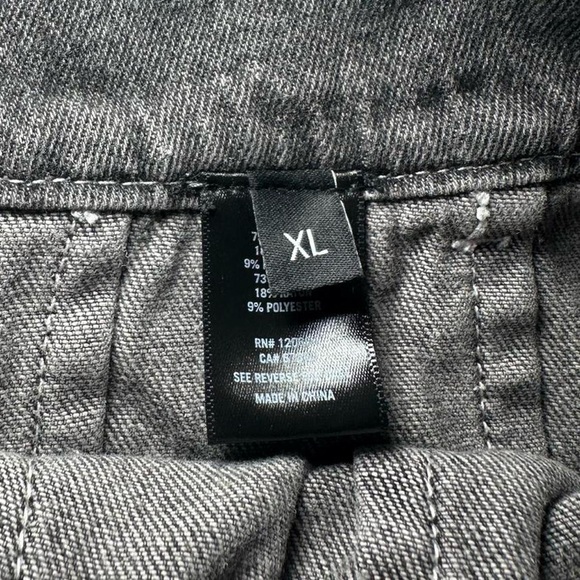 Mall Goth Hot Topic Black Denim Mini Skirt with Chain Accent Emo Grunge - Picture 5 of 7